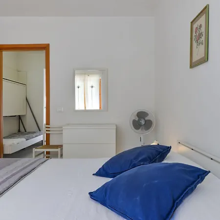 Locazione Turistica Cala Rossa-1 *