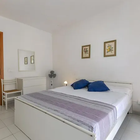 Locazione Turistica Cala Rossa-1